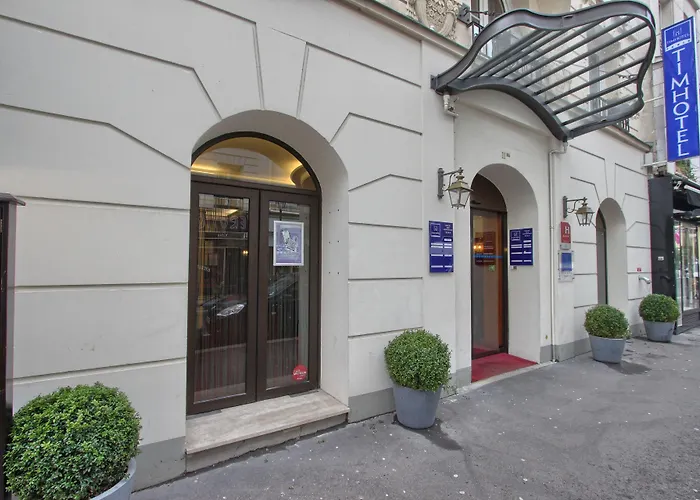 Timhotel Tour Montparnasse 3*