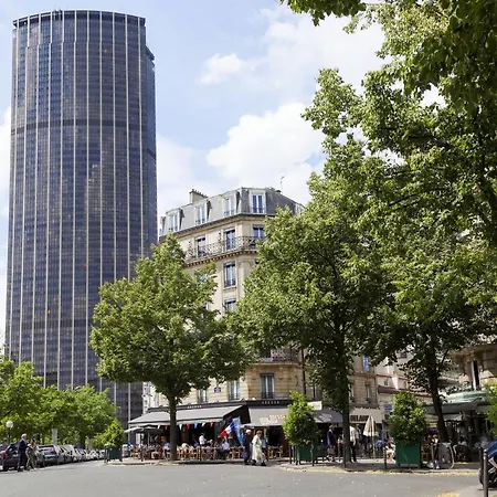 Timhotel Tour Montparnasse 3*