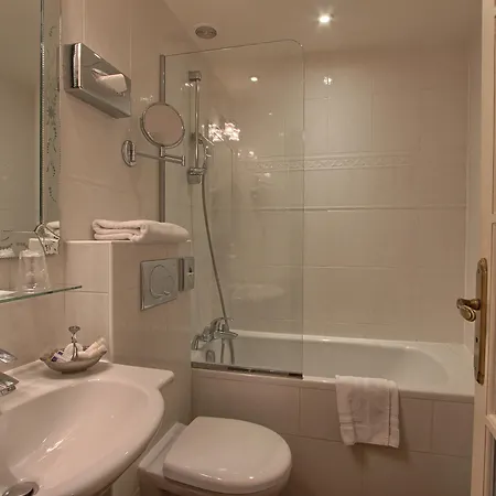 Timhotel Tour Montparnasse 3*