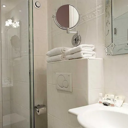 Hotel Timhotel Tour Montparnasse Parigi